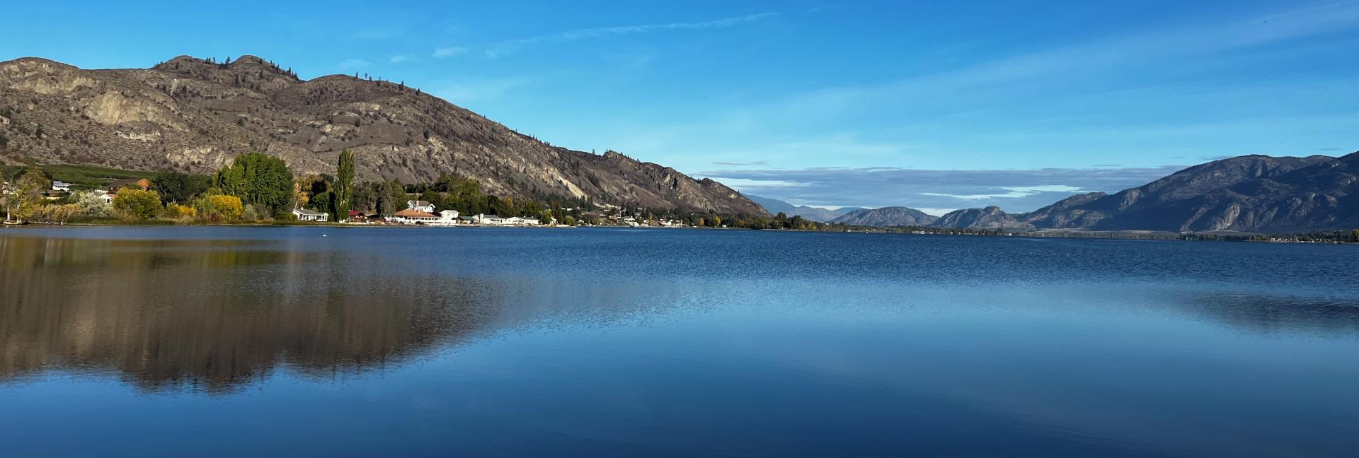 View of the southern end of Osoyoos Lake from Veteran’s Memorial Park in Oroville, Washington. Credit: IOLBC 