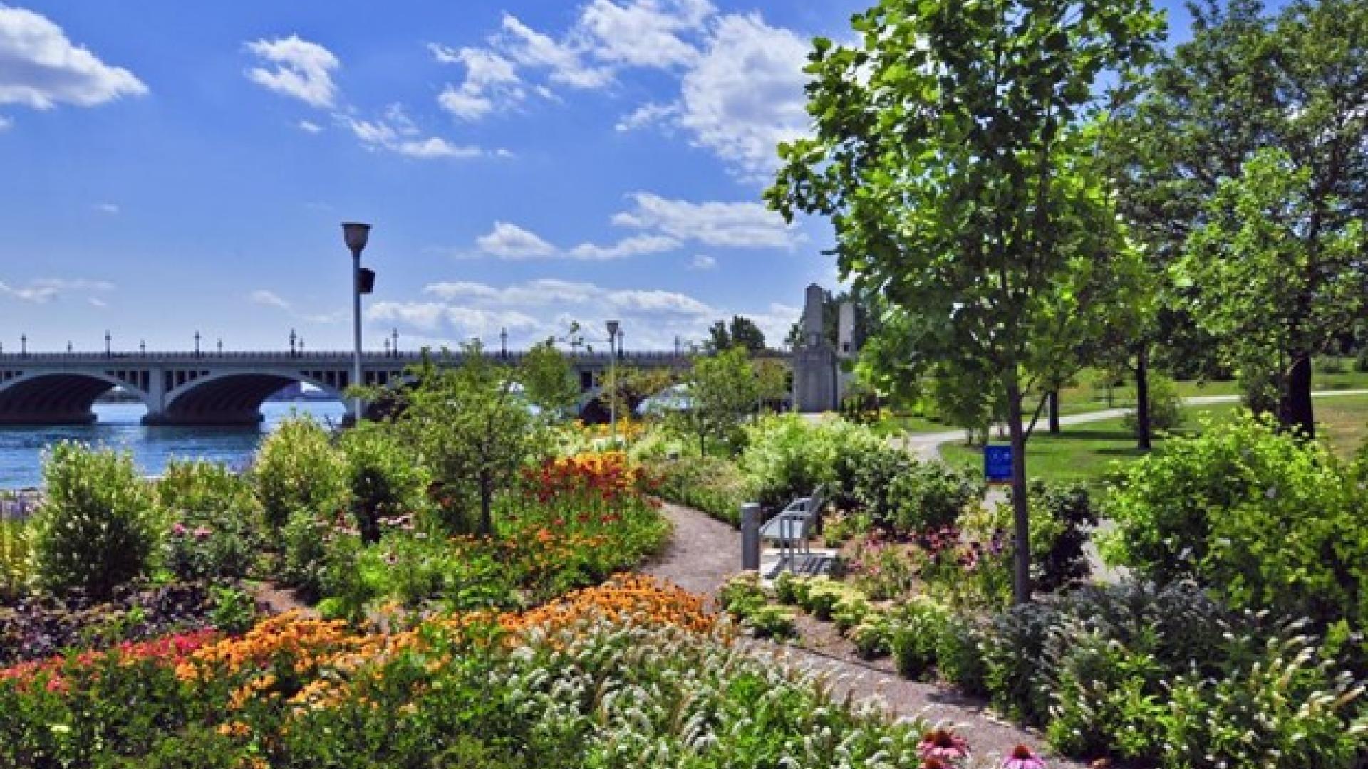detroit riverwalk 