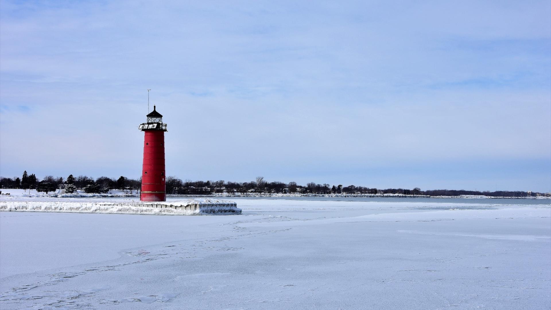 red lighthouse